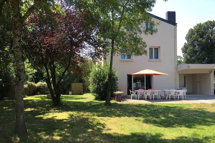 Gîte pour 13 personnes, avec Terrasse et Jardin