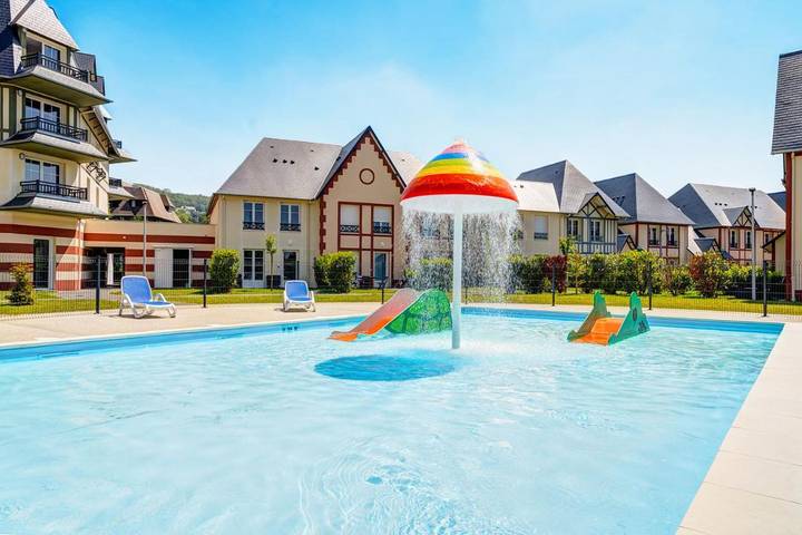 Appart’hôtel pour 12 personnes, avec Bassin pour enfant ainsi que Piscine et Sauna