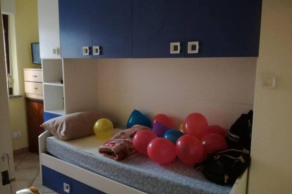 Appartamento intero, Villa Annamaria : Appartamento con 2 Camere da Letto in Montesilvano Marina, Montesilvano