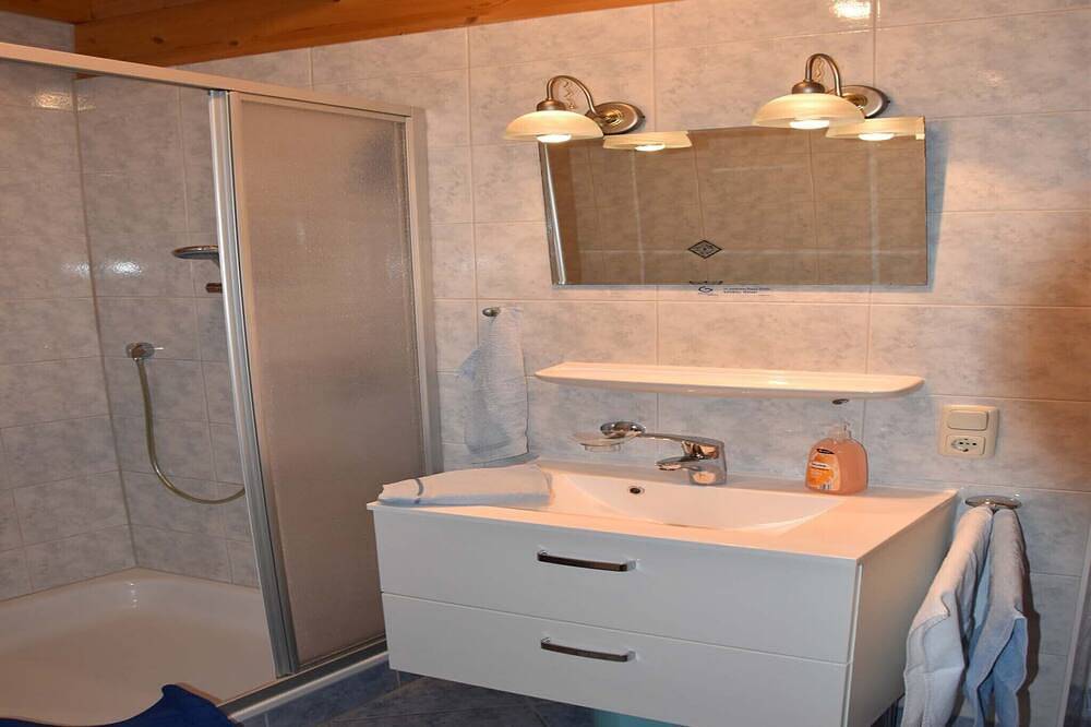Ganze Wohnung, Nr. 3 Ferienwohnung, 38 qm Obergeschoss, 1 separates Schlafzimmer in Kurf, Bad Endorf