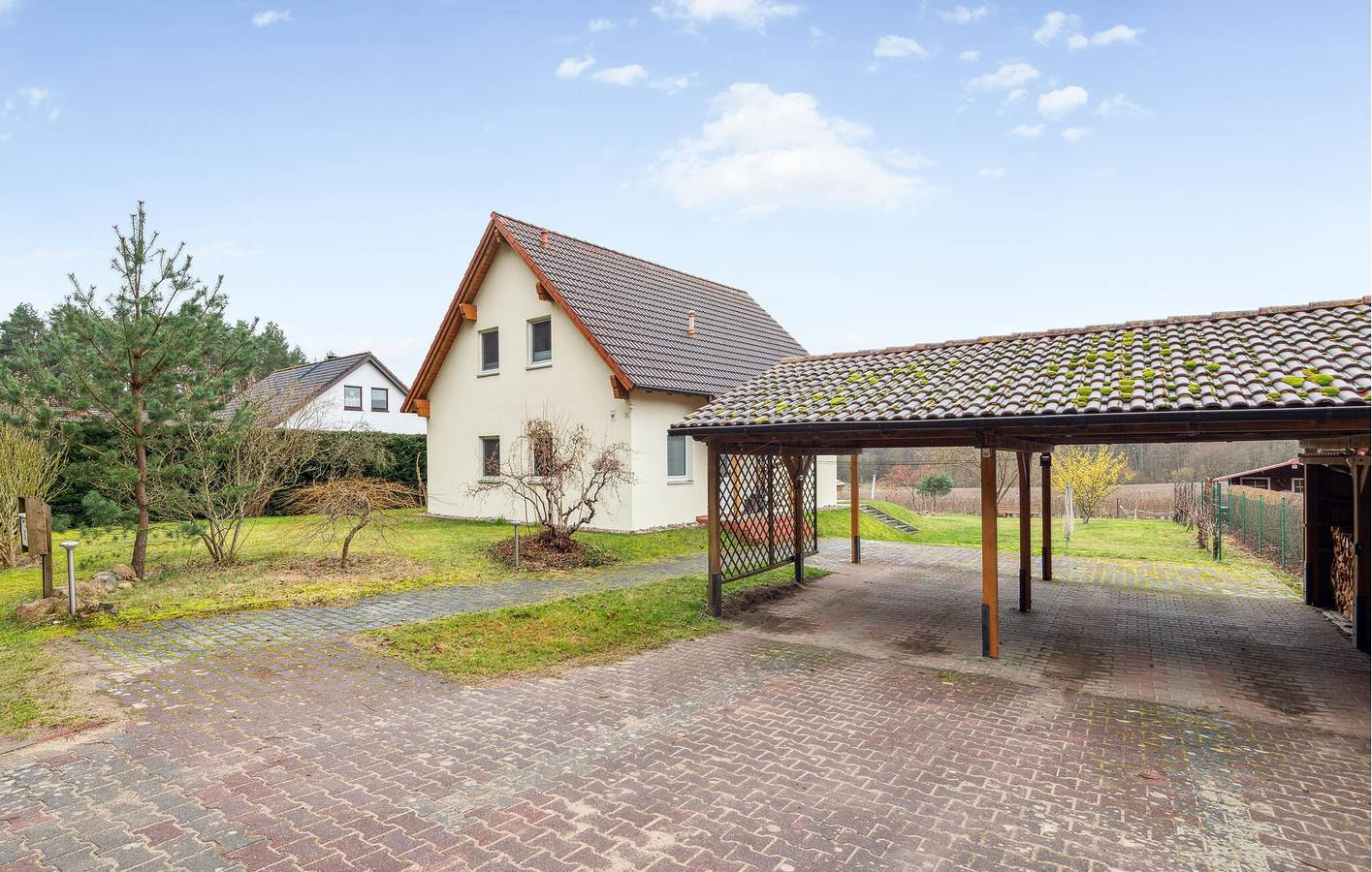 Gemütliche Wohnung am Wasser mit Terrasse und Parkplatz in Schenkendöbern, Cottbus und Umgebung