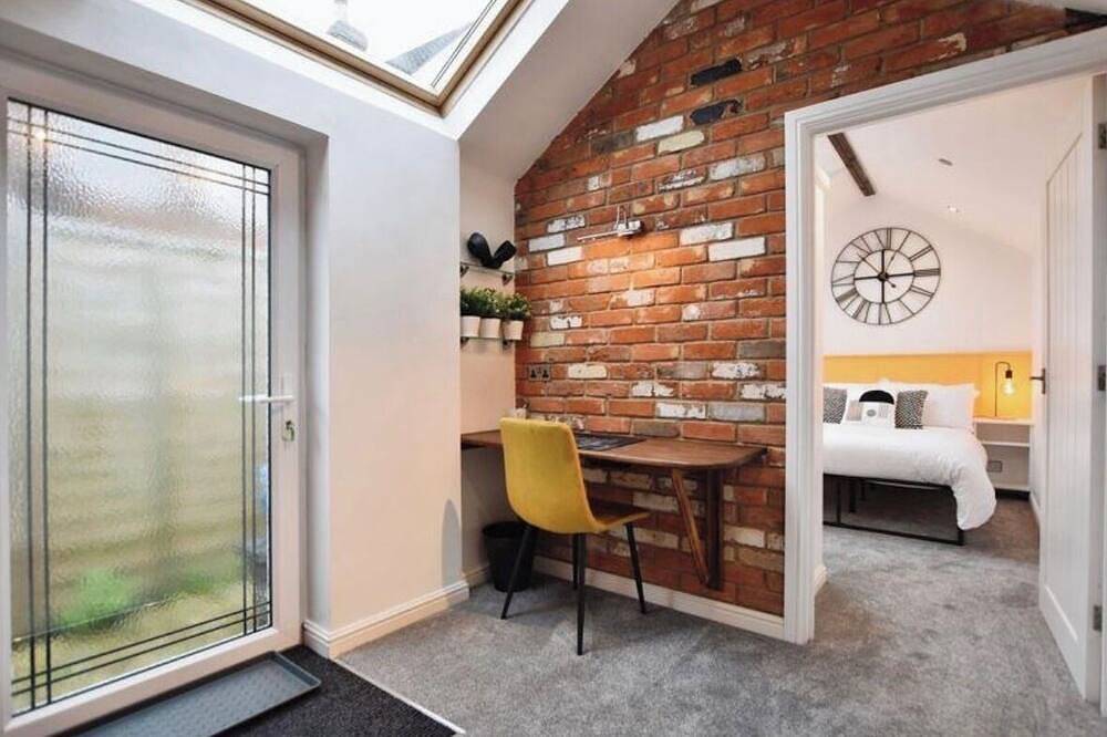 Bright And Airy Cottage Close To Salisbury Centre in Salisbury, Wiltshire