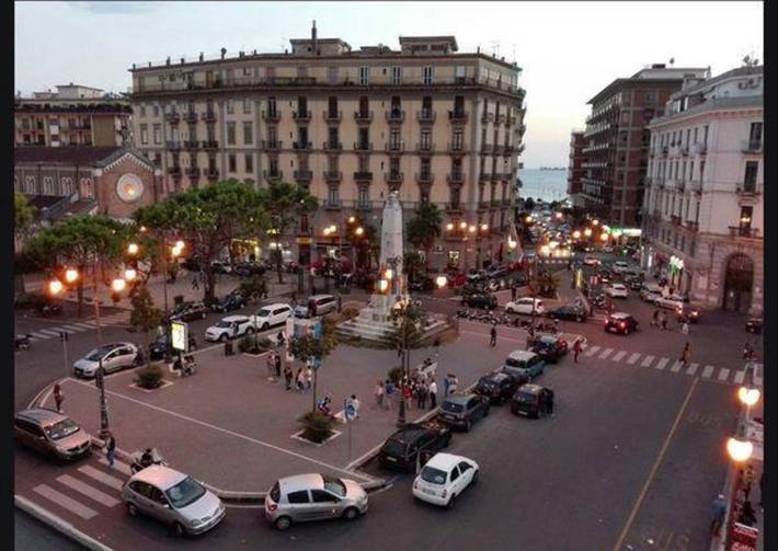 Room 'La Casa Di Kya - Station - Camera Deluxe' with Balcony, Wi-Fi and Air Conditioning in Salerno, Tyrrhenian Coast Campania