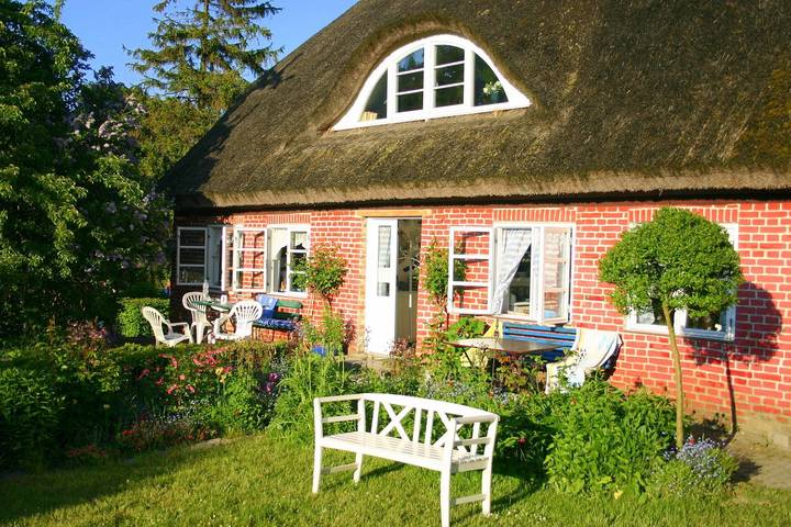 Ferienwohnung für 4 Personen, mit Terrasse und Garten sowie Ausblick in Lohme