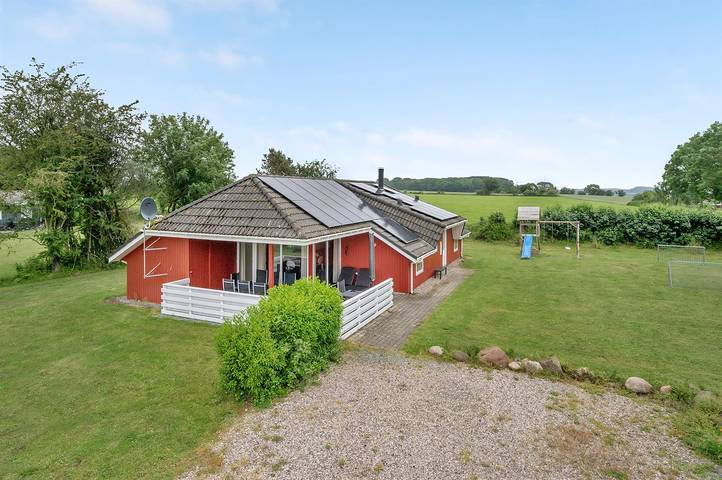 Ferienhaus für 8 Personen, mit Whirlpool und Terrasse sowie Garten und Sauna