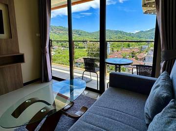 Gîte pour 2 personnes, avec vue ainsi que terrasse et piscine, animaux acceptés dans Rawai Beach