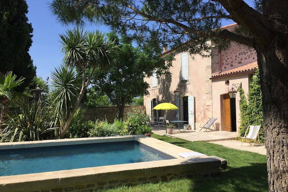 \"L'Orangerie\" Suite of 70 M2 with direct access to the Pool - 1 to 4 Pers in Montagnac, Côte d'Améthyste