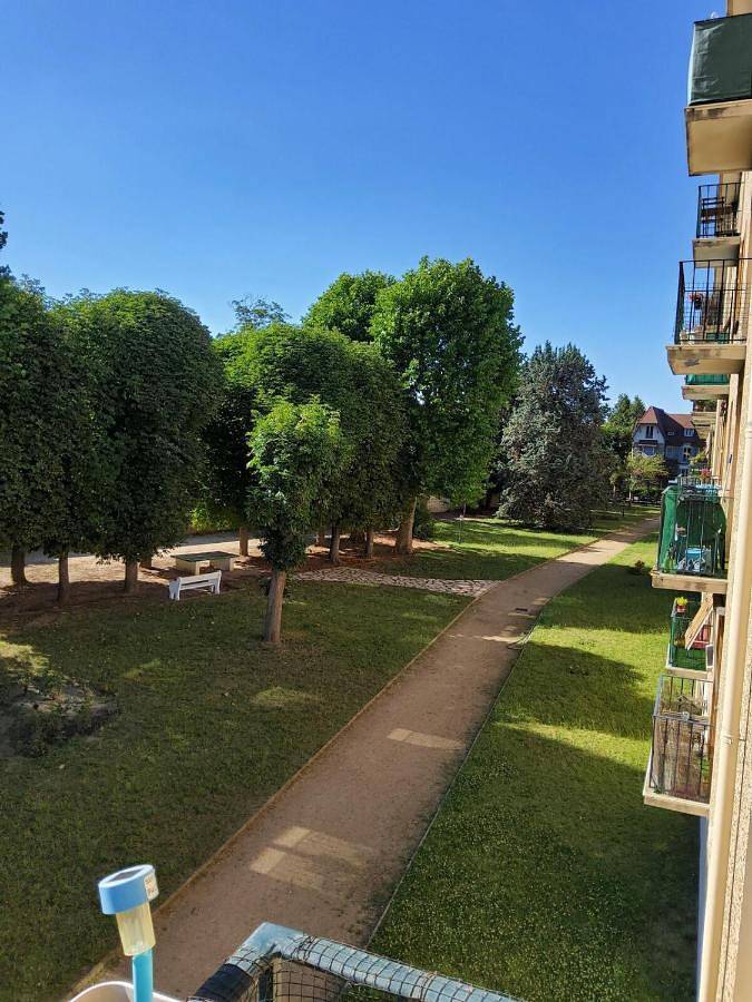 Appartement entier, Two-Bedroom Apartment with Balcony in Maisons-Laffitte, Yvelines