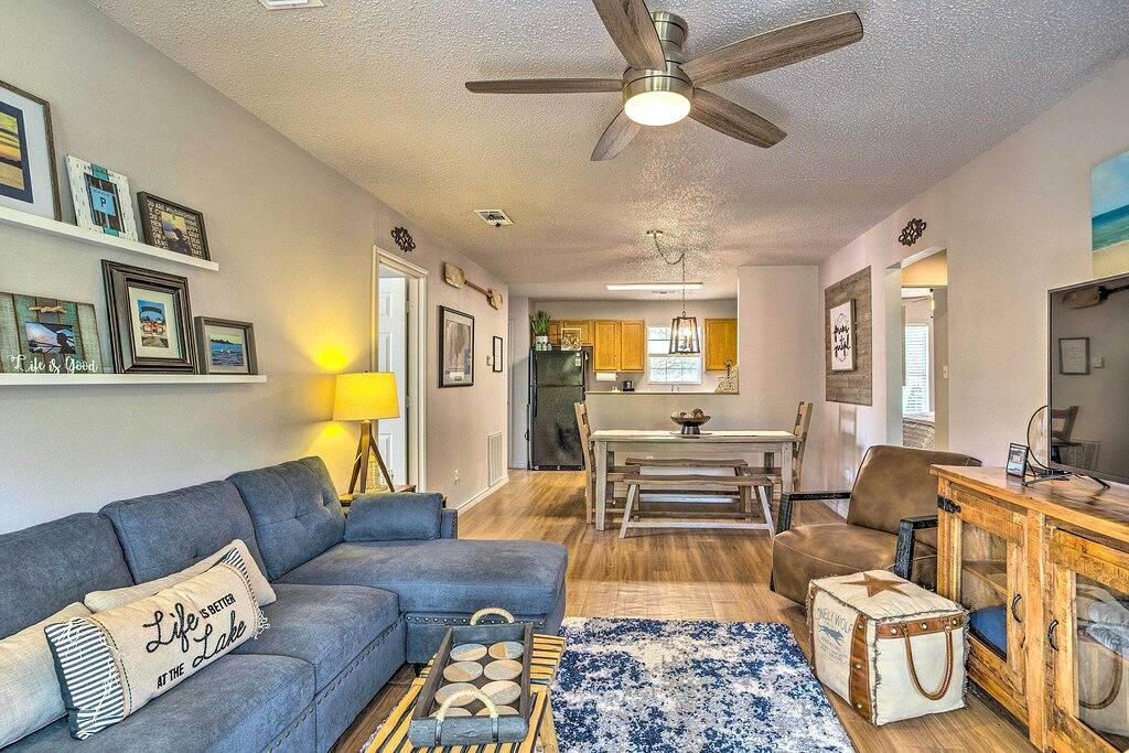 Pottsboro Home w/ Fire Pit < 1 Mi to Lake Texoma! in Lake Texoma