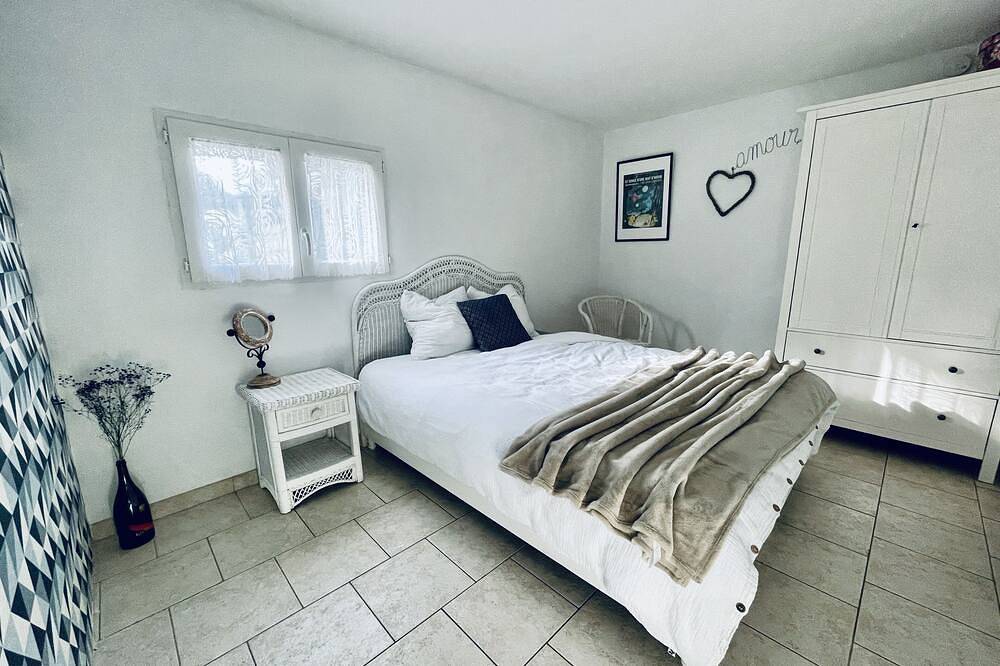 Guest house in Le Lys-Chantilly - Proche Paris Cdg, Disneyland et parc Astérix in Lamorlaye, Oise