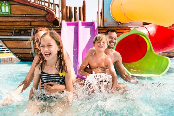 Hôtel pour 3 personnes, avec vue et terrasse ainsi que piscine et bassin pour enfant à Son Bou - 4