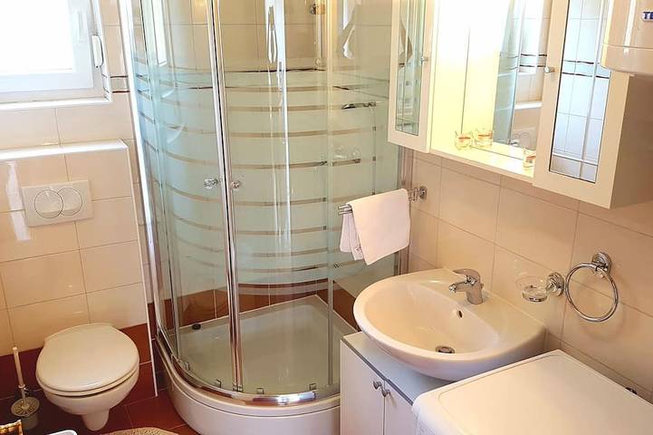 Appartement entier, Lucia 3 étoiles *** Appartement avec Piscine in Banjole, Côte Sud d'Istrie