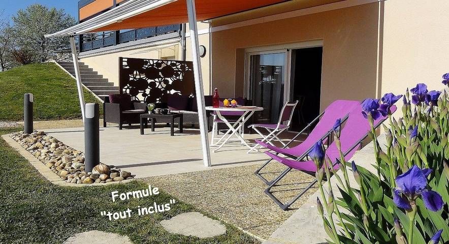 Gîte pour 2 personnes, avec piscine ainsi que terrasse et jardin - 1