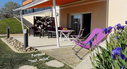 Gîte pour 2 personnes, avec jardin ainsi que terrasse et piscine à Figeac
