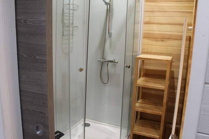 Appartement entier, Studio Rénové avec Balcon Sud, Pistes & Commerces à Proximité in Le Lioran, Laveissière