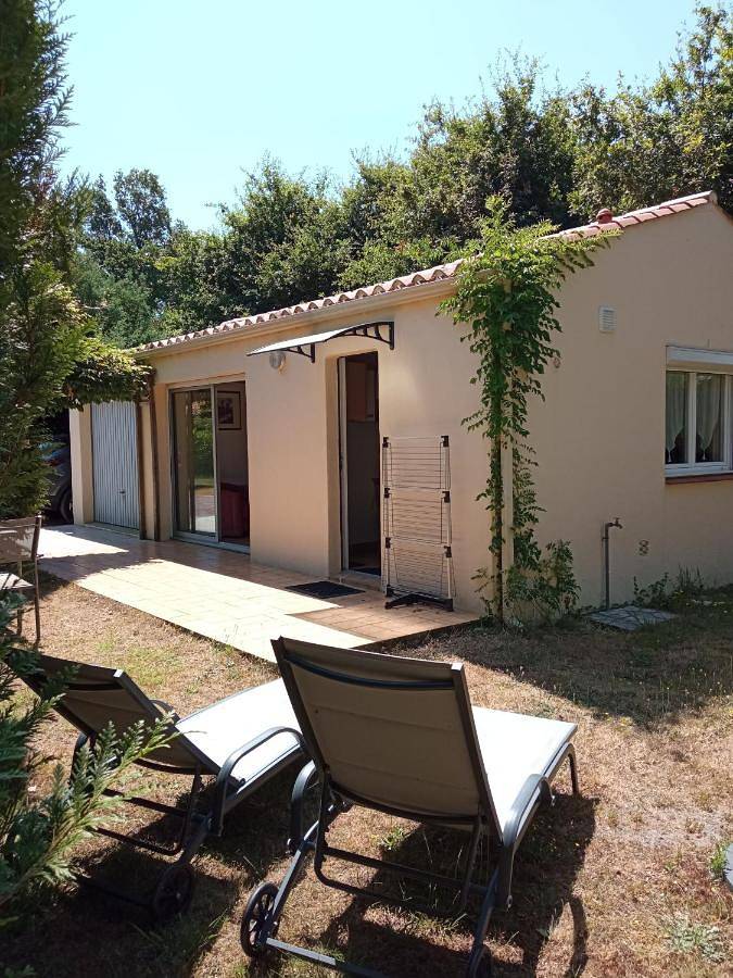 Location de vacances pour 2 personnes, avec Terrasse ainsi que Jardin et Vue à Challans
