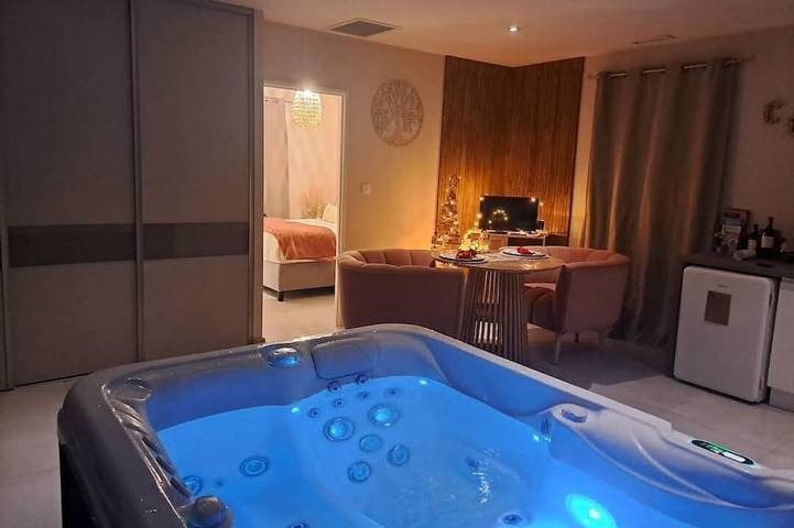 Location de vacances pour 2 personnes, avec jacuzzi et jardin à Saint-Chamassy