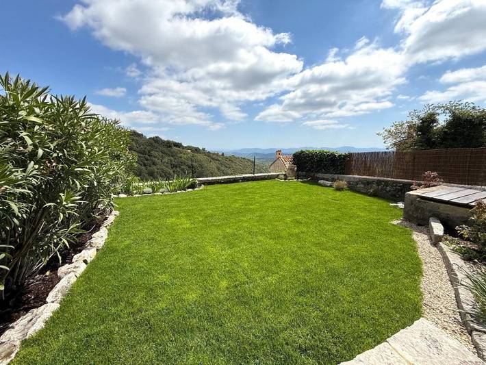 Location de vacances pour 6 personnes, avec piscine ainsi que vue et jardin à Mons (Var) - 2