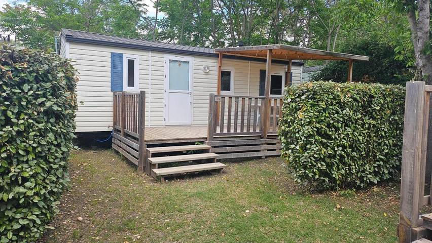 Camping pour 6 personnes, avec jardin ainsi que piscine et vue sur le lac à La Roque-d'Anthéron - 4