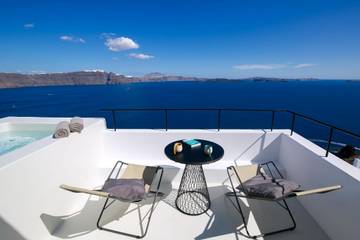 Villa for 2 People in Ormos Ammoudiou, Oia, Photo 1