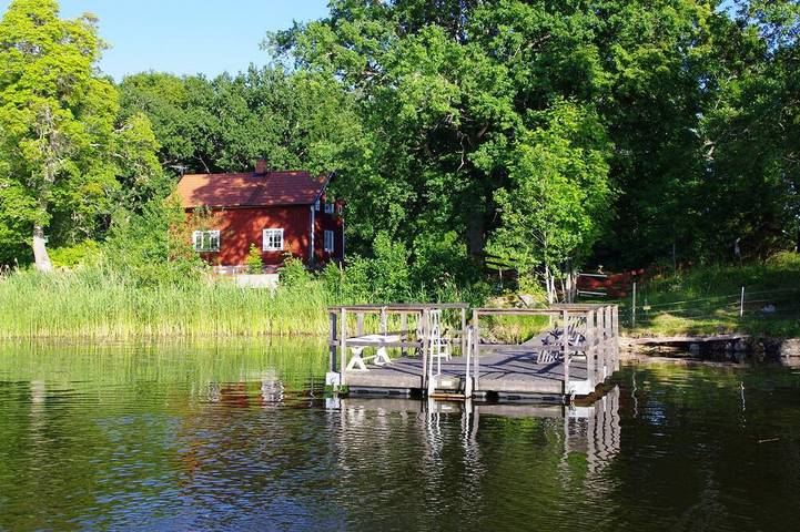 Ferienhaus für 4 Personen, mit Garten in Hjortkvarn