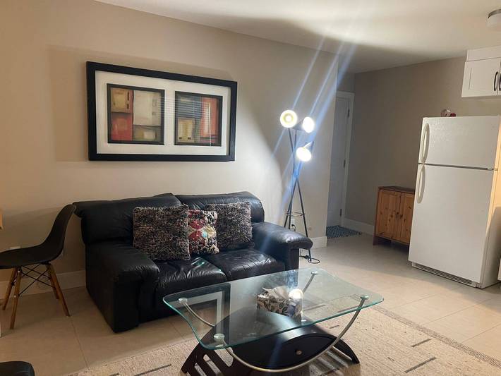 Elegante Luxus-Suite mit 2 Schlafzimmern und 1 Bad in Coquitlam, British-Columbia