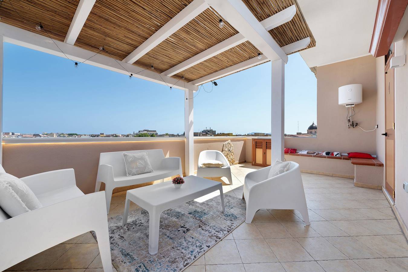 Appartamento intero, Agorattico - Elegante Attico con Terrazza Panoramica in Quartu Sant'Elena, Campidano