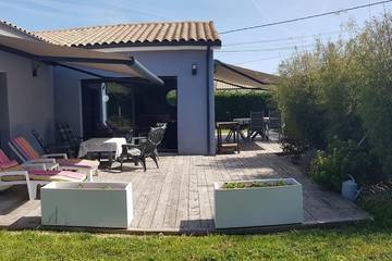 Cottage pour 6 personnes, avec jardin et terrasse à Corme-Écluse