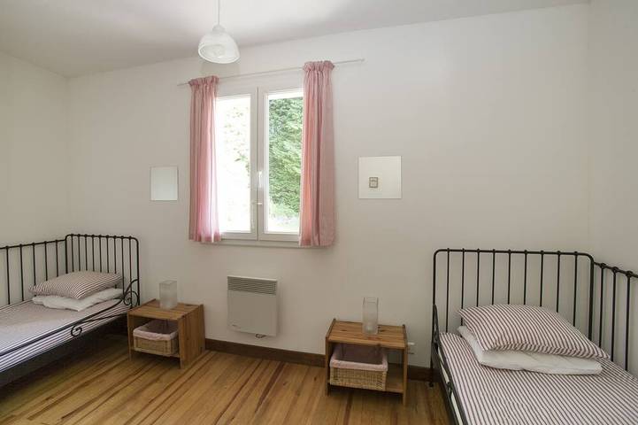 Gîte pour 4 personnes, avec terrasse ainsi que piscine et jardin à Mazamet - 3