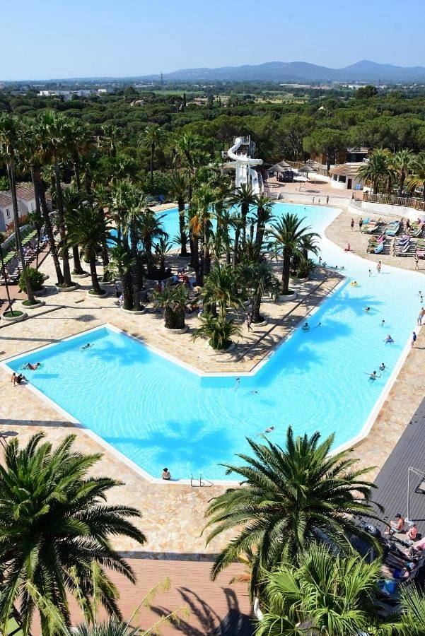 Club vacances pour 6 personnes, avec jacuzzi et jardin ainsi que bassin pour enfant et piscine sur la Côte d'Azur - 2
