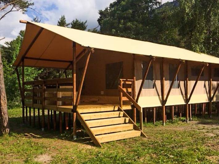 Camping pour 6 personnes, avec terrasse et piscine dans les Gorges du Tarn