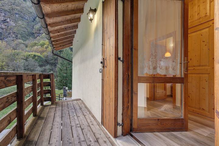 Entire apartment, Apartment 'Con La Testa Fra Le Nuvole' with Mountain View, Shared Terrace and Wi-Fi in Ala, Trentino