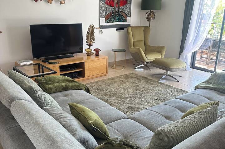 Ganze Wohnung, 3 Schlafzimmer 2 Badezimmer Luxus-Wohnung mit Pool / Jacuzzi 8 Minuten zum Strand in Santa Maria, São Gonçalo de Lagos