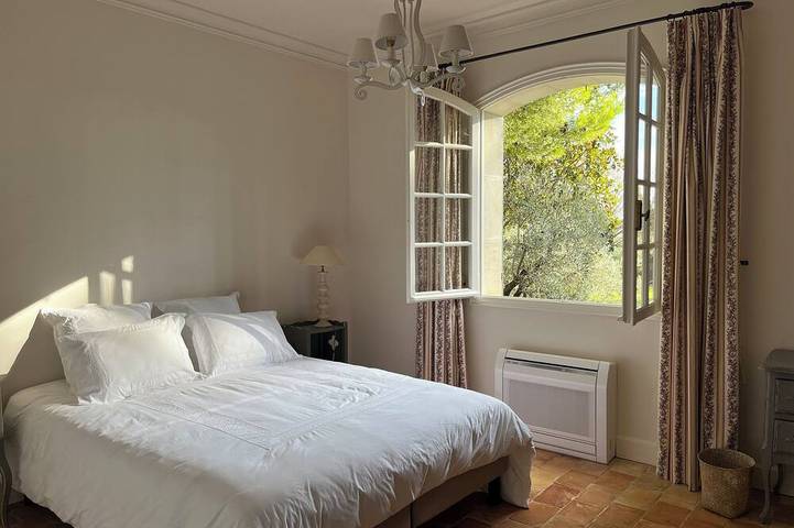 Location de vacances pour 12 personnes, avec Terrasse ainsi que Jardin et Piscine à Aureille - 2