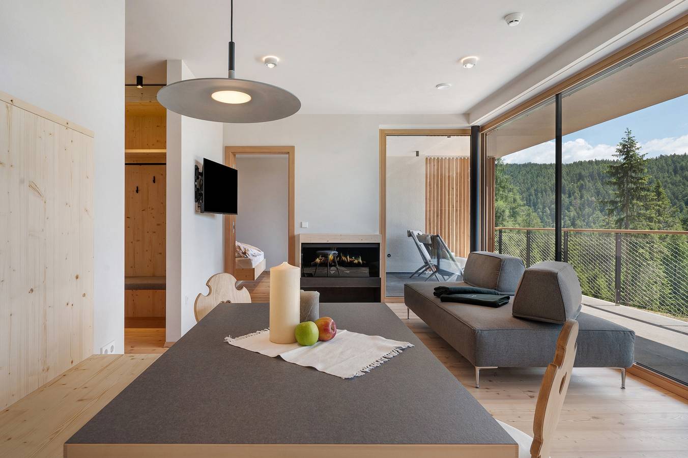 Ganze Wohnung, Ferienwohnung 'Lodge Picea' mit Bergblick, privater Terrasse und Wi-Fi in Falzeben, Hafling