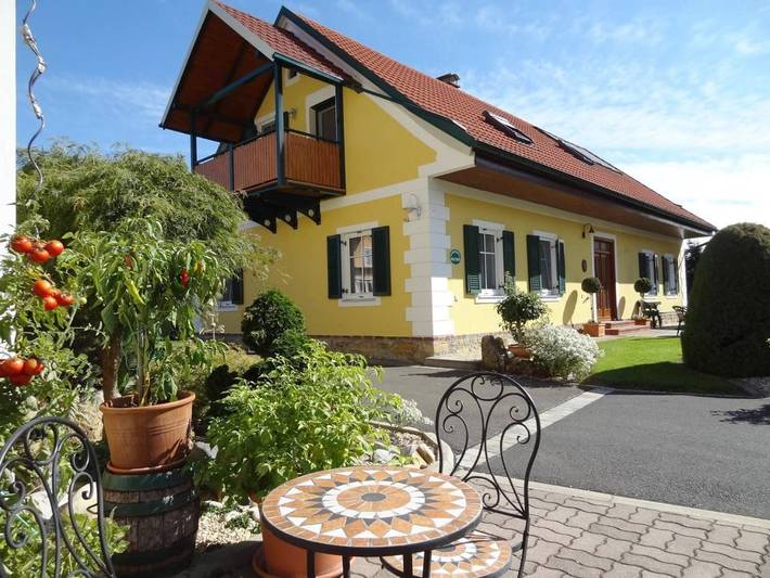 Ferienwohnung für 3 Personen, mit Balkon und Terrasse sowie Garten in Bad Radkersburg