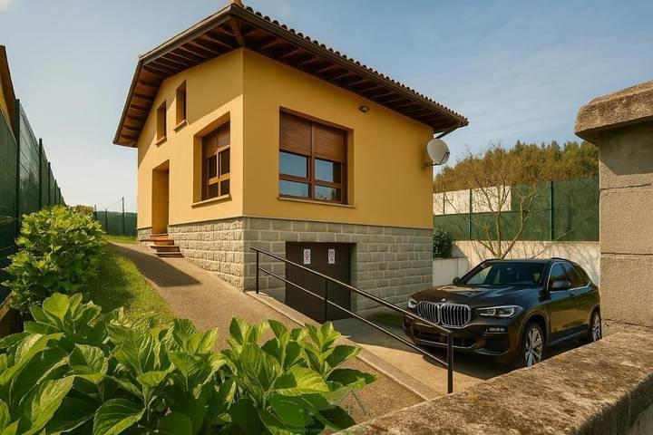 Chalet para 6 personas, con jardín y terraza, Se admiten mascotas en Llanes