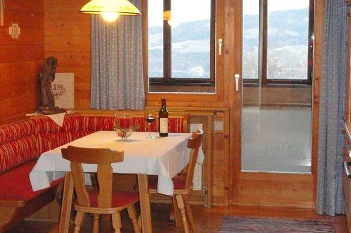 Baby- und Kinderhof Aicherbauer - Fewo Sommerlinde oder Nussbaum in Seeham, Bezirk Salzburg-Umgebung