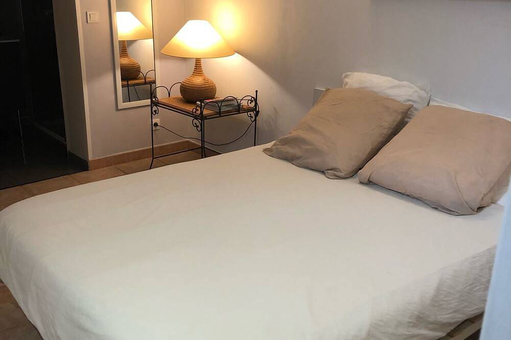 Entire apartment, Coquet Studio air-conditioned, Seaside in Poggio-Mezzana, Corte region