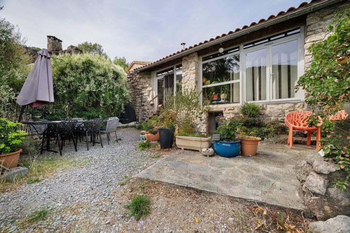 Location de vacances pour 8 personnes, avec Jardin à Mayres