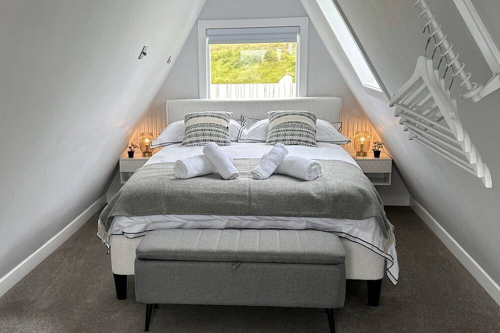 Central Location + Stunning Views in Shetland Islands