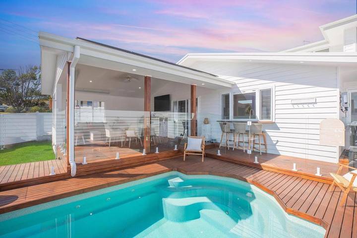 Holiday home for 8 people, with balcony and pool in Port Macquarie