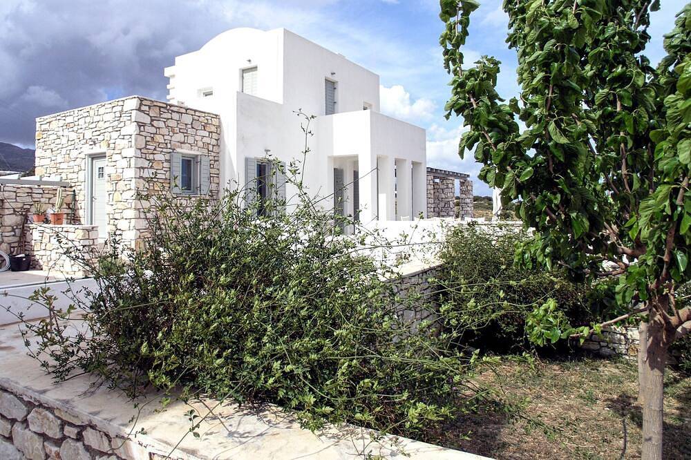 Villa for 6 Guests in Paros, Paros Regional Unit