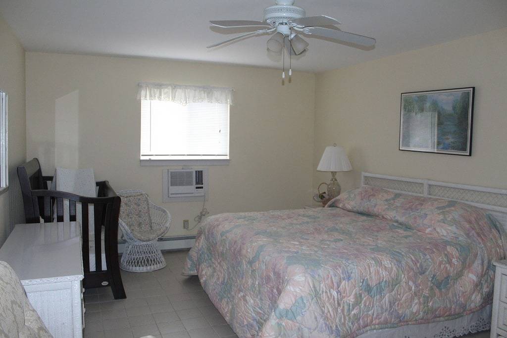 Spacious Home - Walk To Ocean Beach- South Of Montauk Highway in Napeague, North Fork