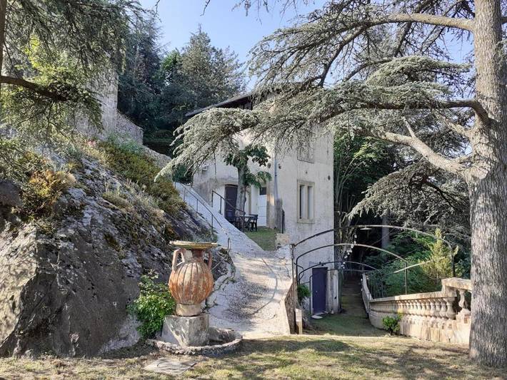 Location de vacances pour 2 personnes, avec vue ainsi que piscine et jardin à Tournon-sur-Rhône - 4