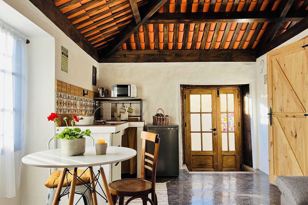 Charming Little Canary home Terrace with wonderful ocean and mountain views. in Realejo Alto, Los Realejos