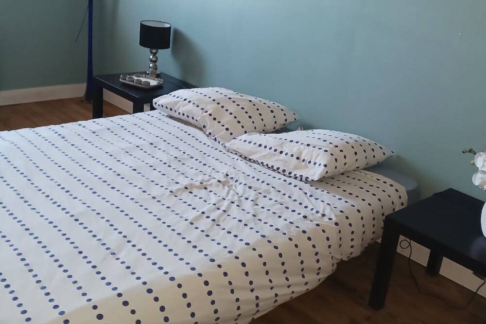 Guest room for 1 to 2 people in Chef-Boutonne, Niort region