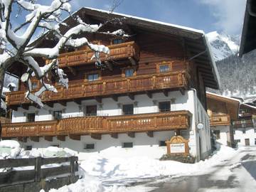 Ferienhaus für 5 Personen, mit Garten und Balkon sowie Ausblick, kinderfreundlich in Virgen