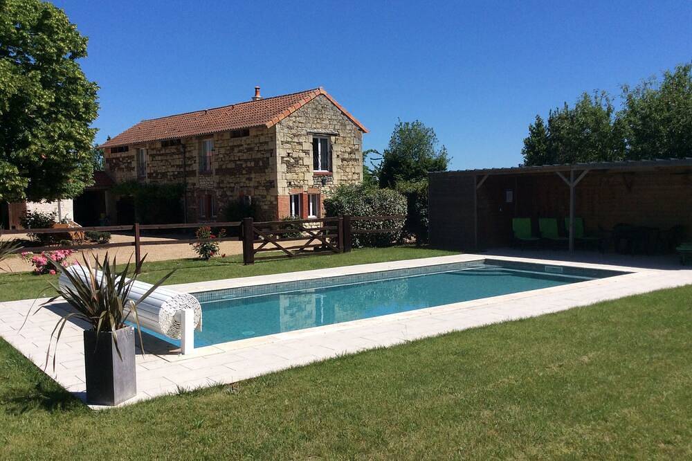 La Grange à louer avec piscine - La ville la plus proche est Saumur in Saint-Macaire-du-Bois, Vallée de la Loire