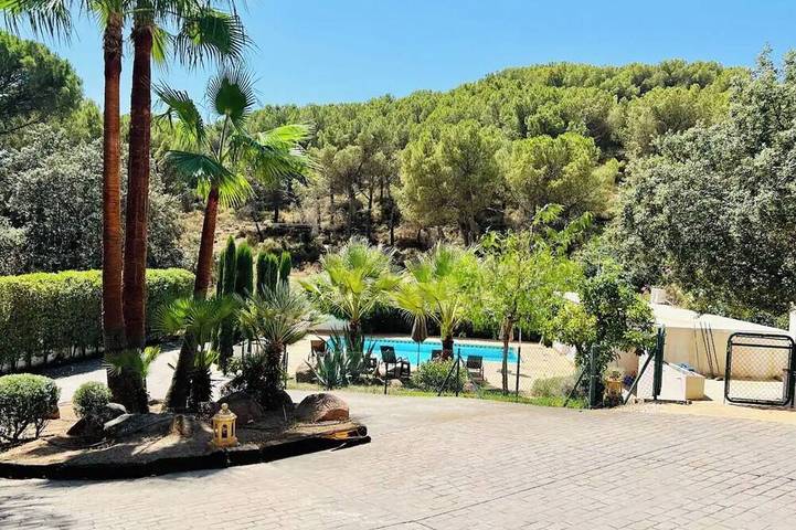 Chalet para 15 personas, con jardín y balcón en Córdoba